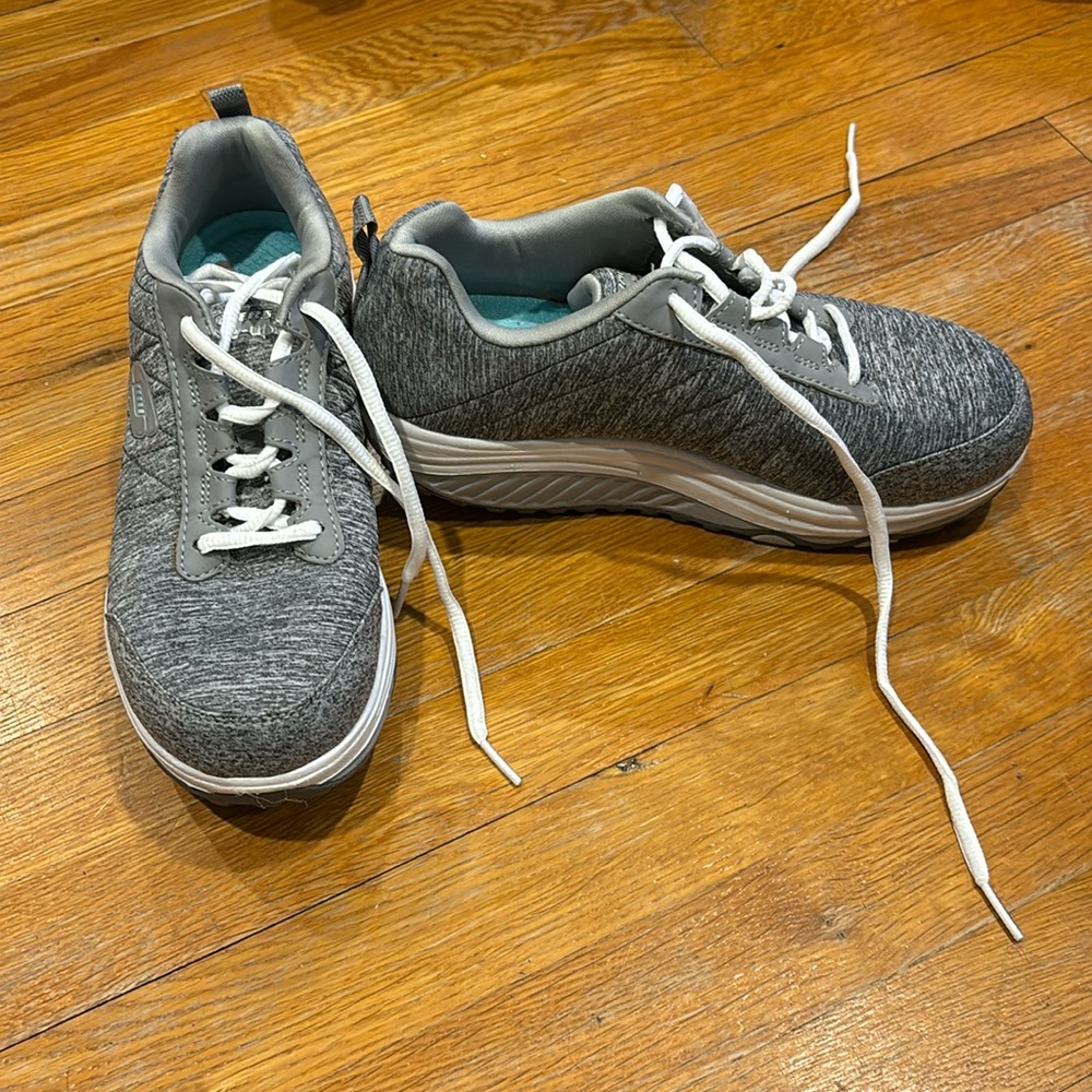 Sketchers shape ups memory foam sole! Size 6 worn once
